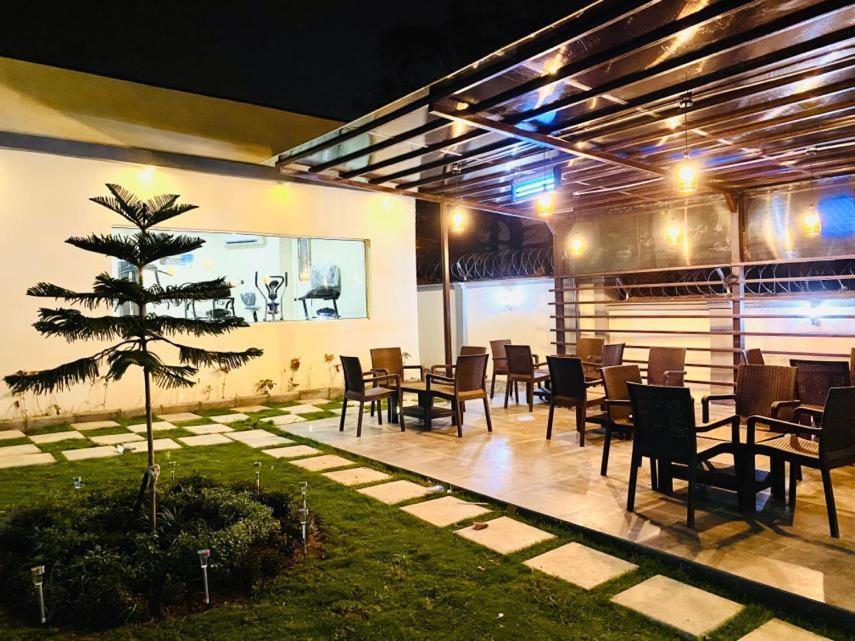 MayFair Hotel Maitama Abuja Bagian luar foto